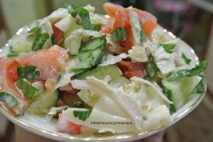 Chinese cabbage salad - orihinal na mga recipe para sa isang magaan at masarap na meryenda