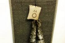 Do-it-yourself scratching post for cats: saving furniture from a fluffy prankster
