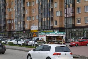 Kudrovo의 주거 단지 "New Okkervil": 흥미로운 프로젝트이지만 가격이 "물고 있습니다"