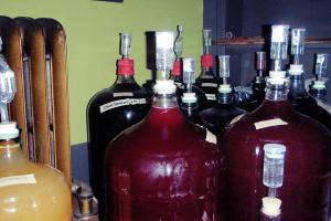 How to make high-quality moonshine from wine?